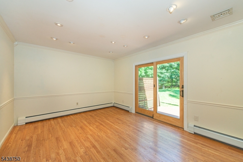 52 Tower Hill Ln