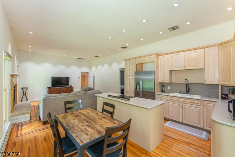 52 Tower Hill Ln