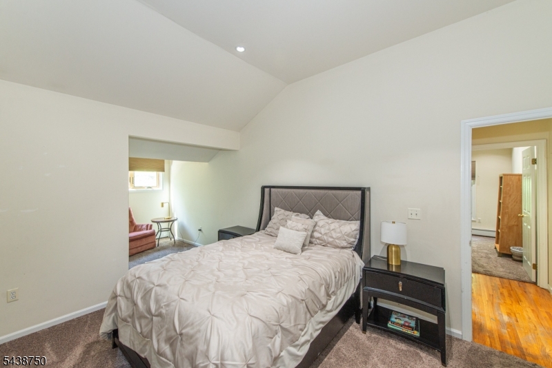 52 Tower Hill Ln