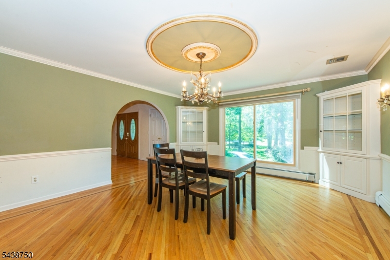 52 Tower Hill Ln