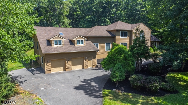 52 Tower Hill Ln