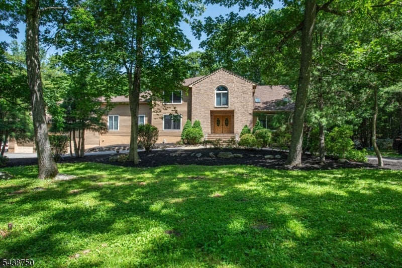 52 Tower Hill Ln