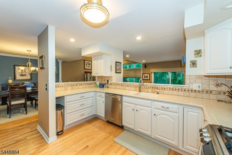 15 Fair Ridge Ct