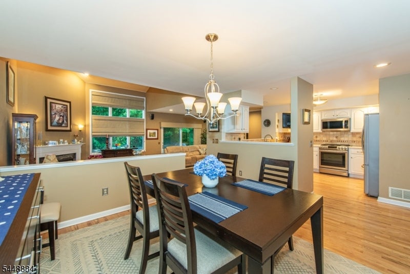 15 Fair Ridge Ct