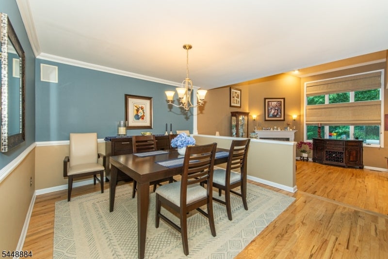 15 Fair Ridge Ct