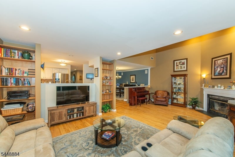 15 Fair Ridge Ct