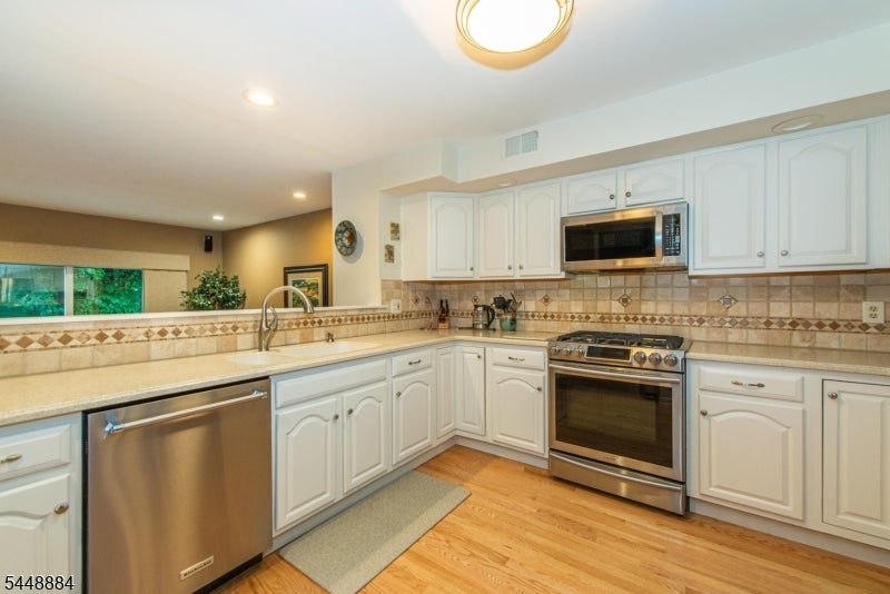 15 Fair Ridge Ct