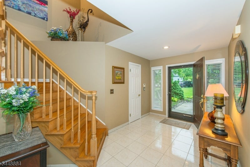 15 Fair Ridge Ct