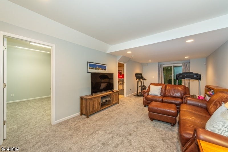 15 Fair Ridge Ct