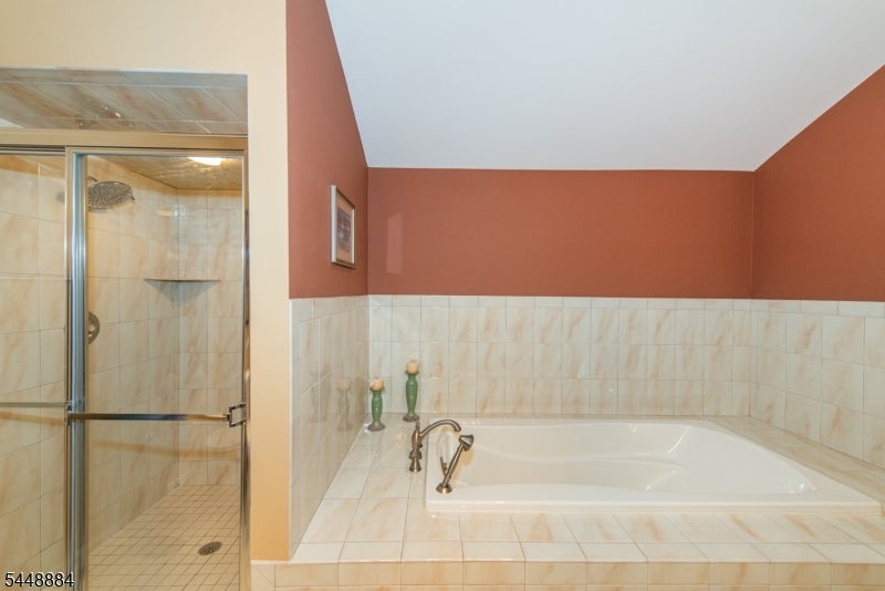 15 Fair Ridge Ct