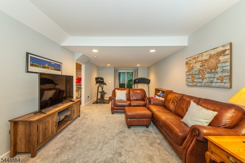 15 Fair Ridge Ct