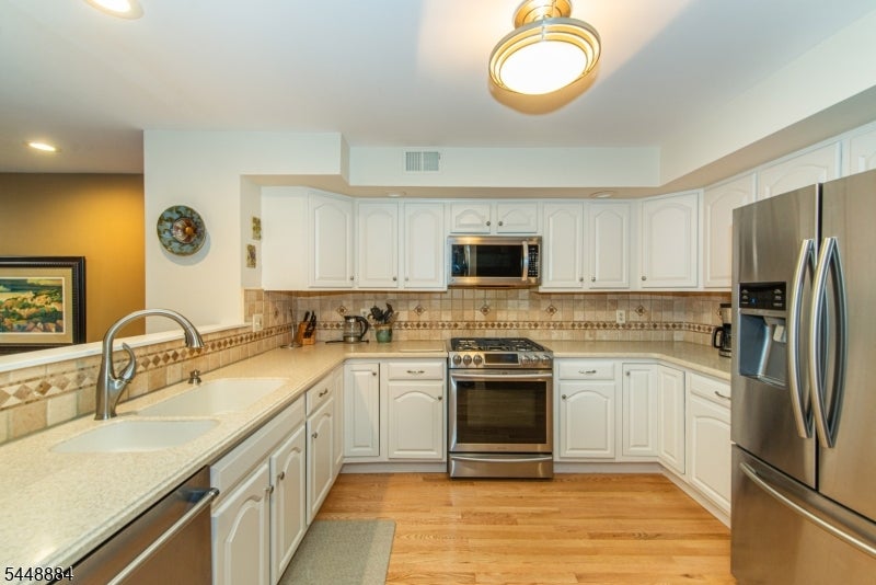 15 Fair Ridge Ct