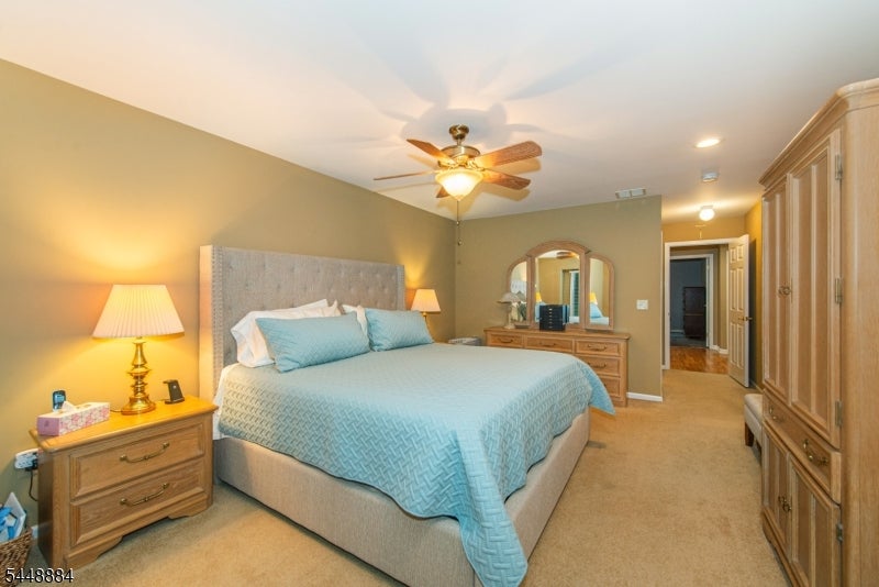 15 Fair Ridge Ct