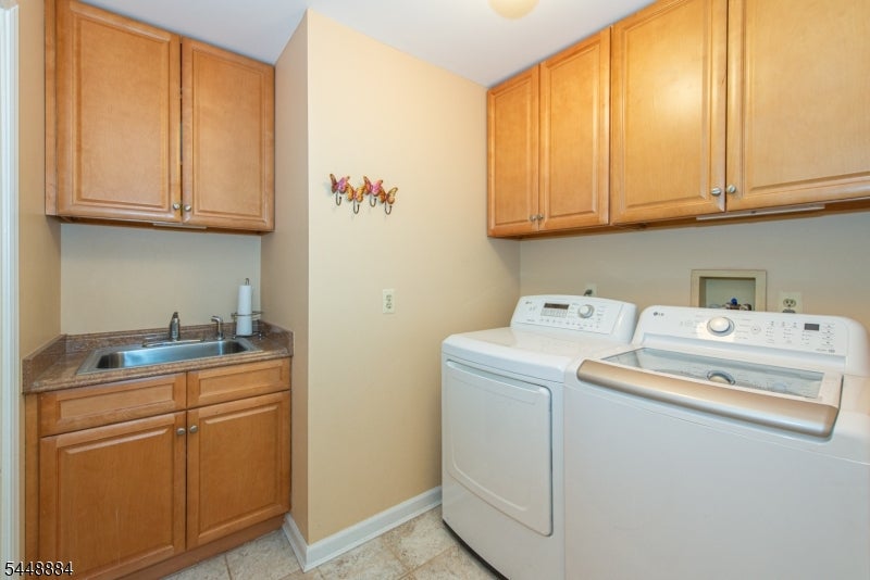 15 Fair Ridge Ct