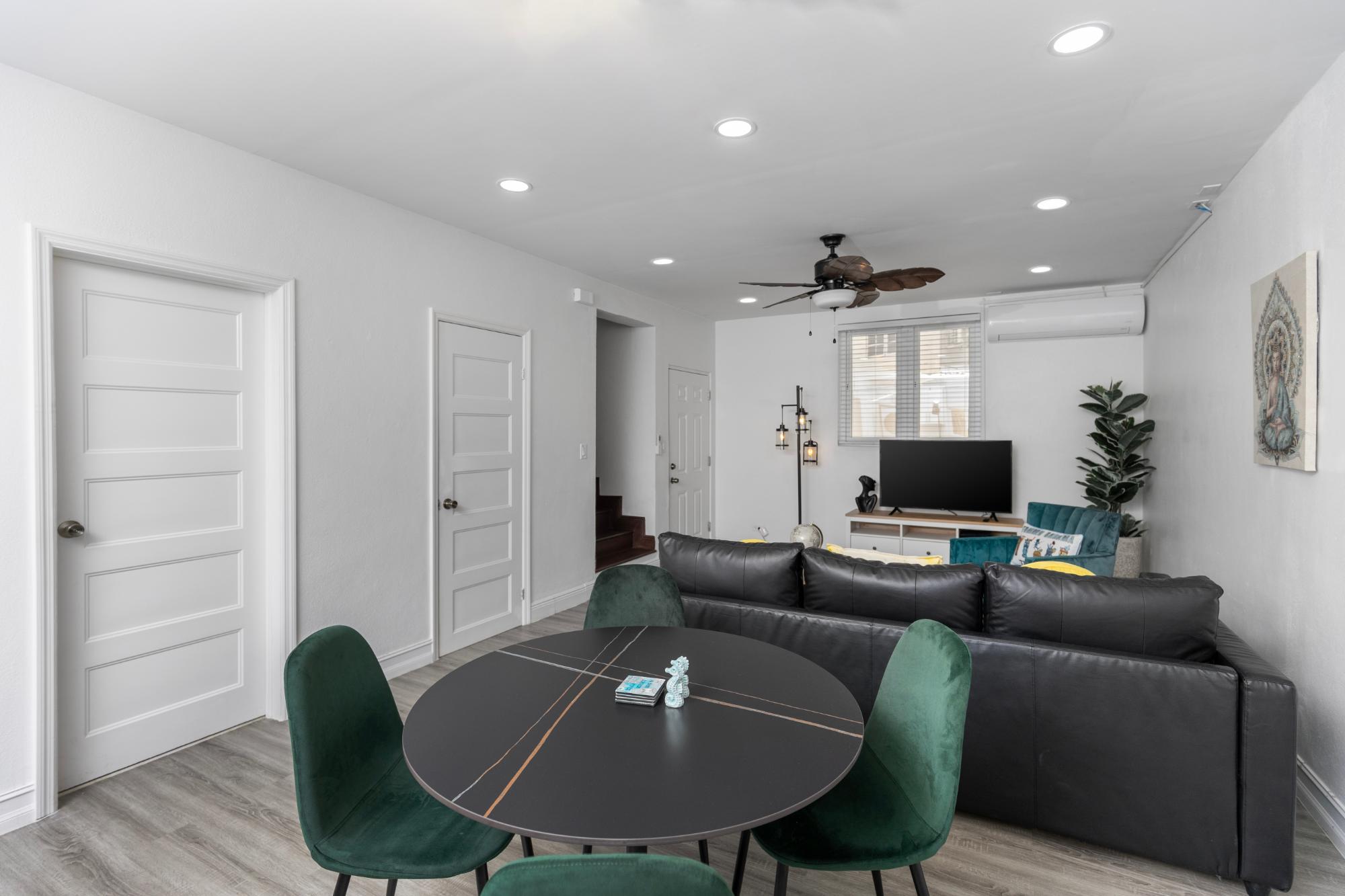 17 VILLAS, CABLE BEACH Unit: 1