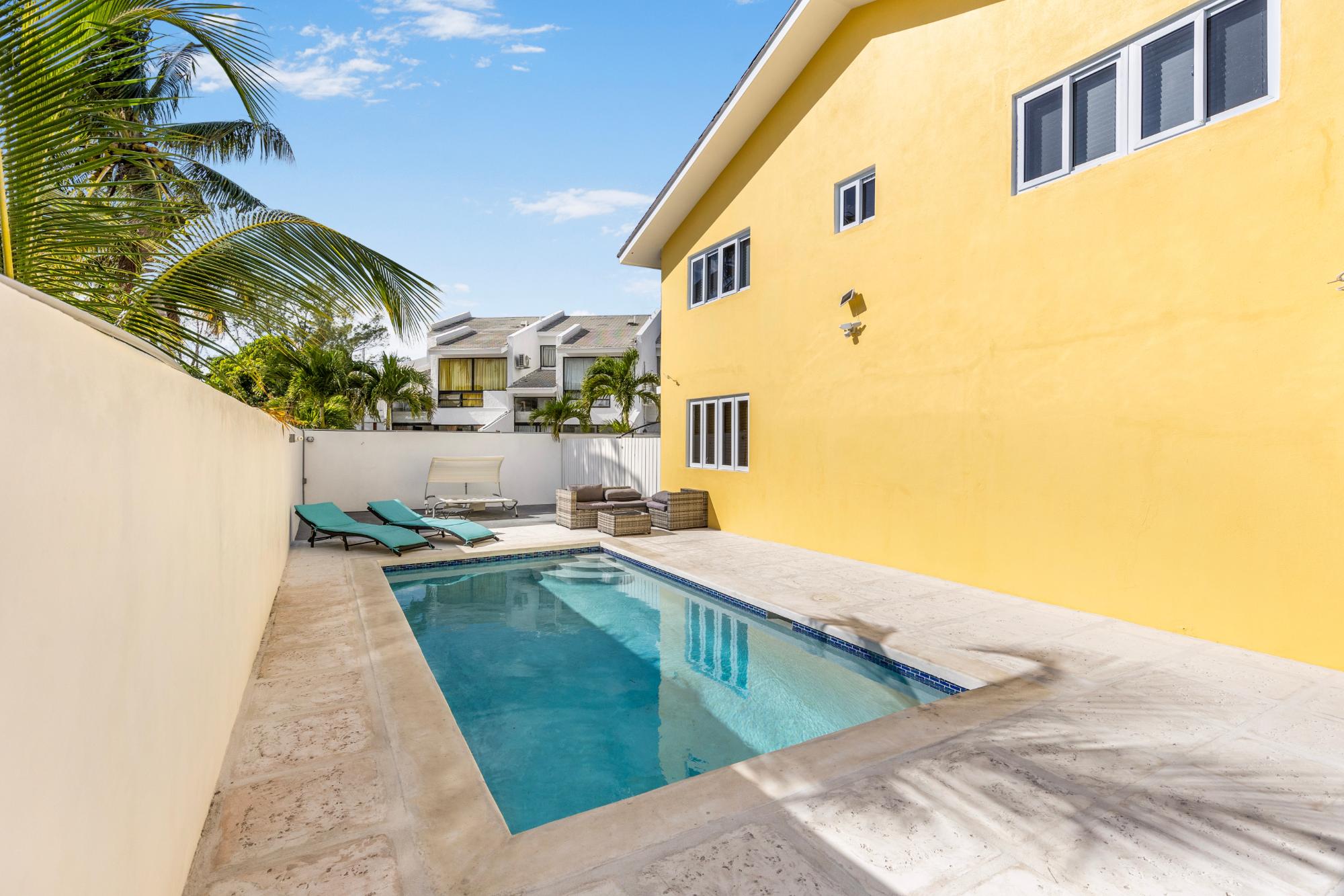 17 VILLAS, CABLE BEACH Unit: 1