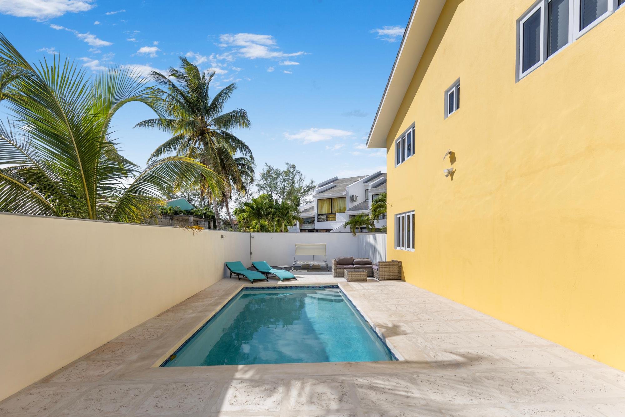 17 VILLAS, CABLE BEACH Unit: 1