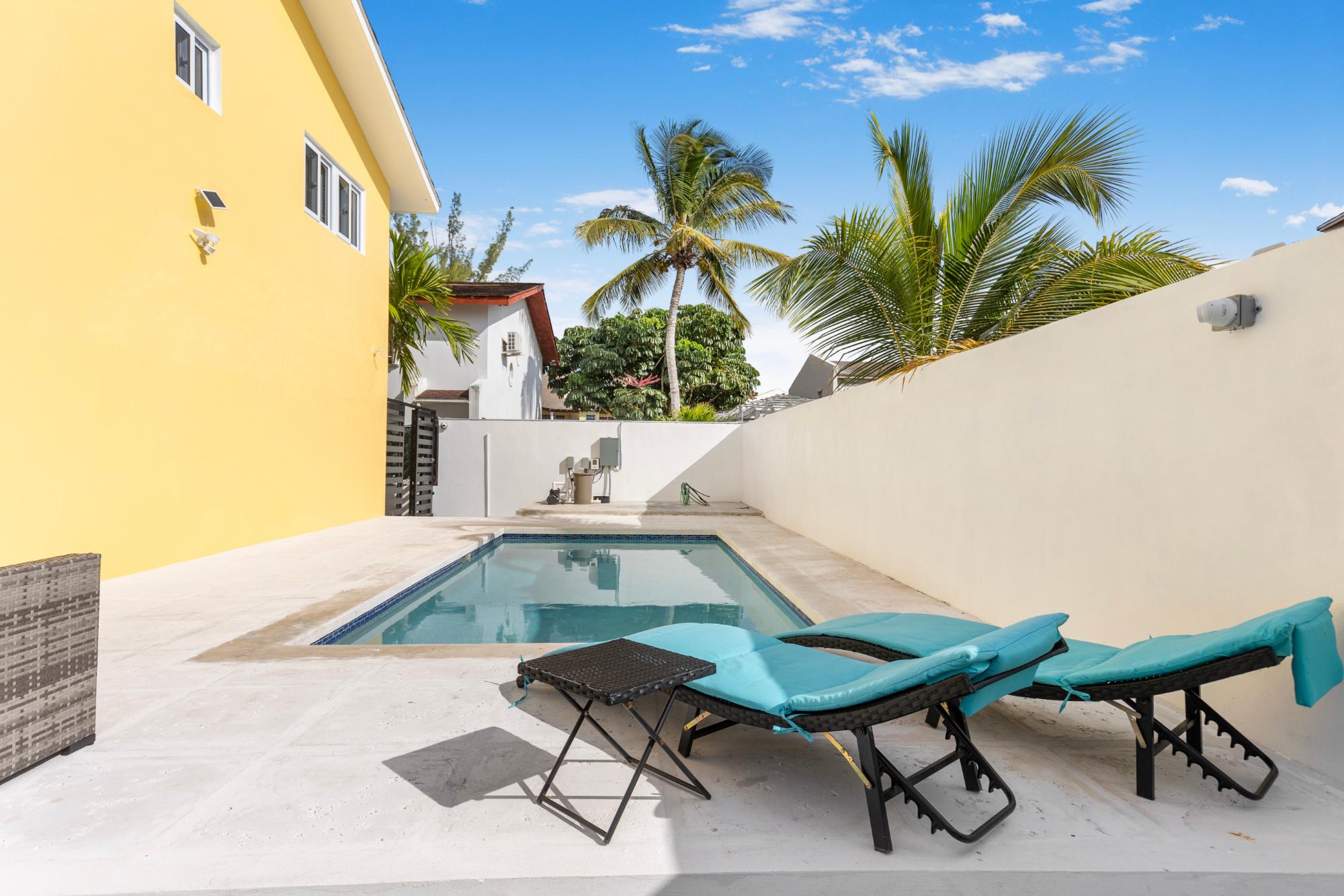 17 VILLAS, CABLE BEACH Unit: 1