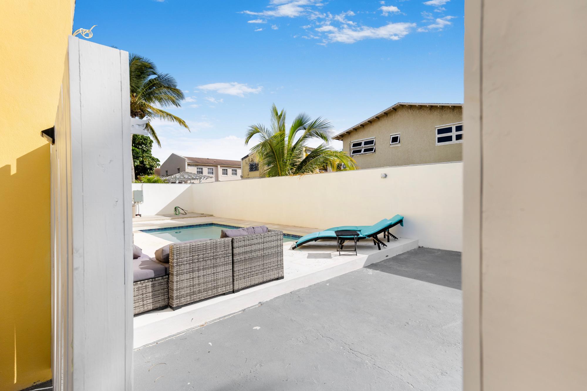 17 VILLAS, CABLE BEACH Unit: 2