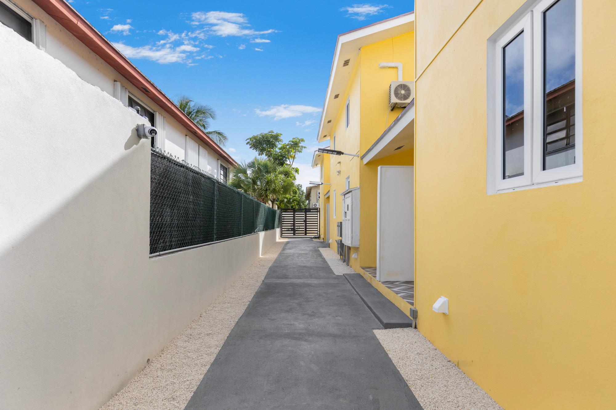 17 VILLAS, CABLE BEACH Unit: 2