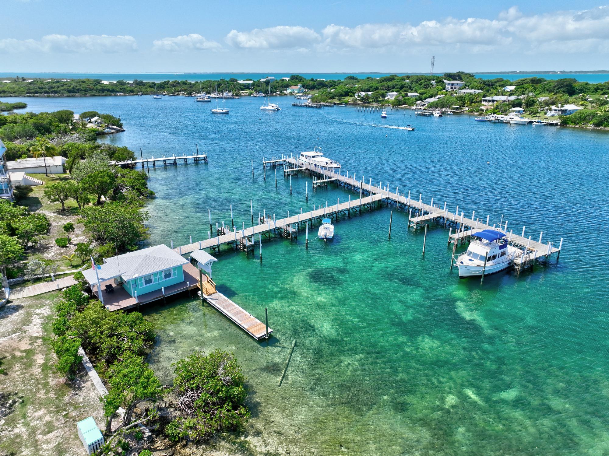 THE LEEWARD YACHT CLUB