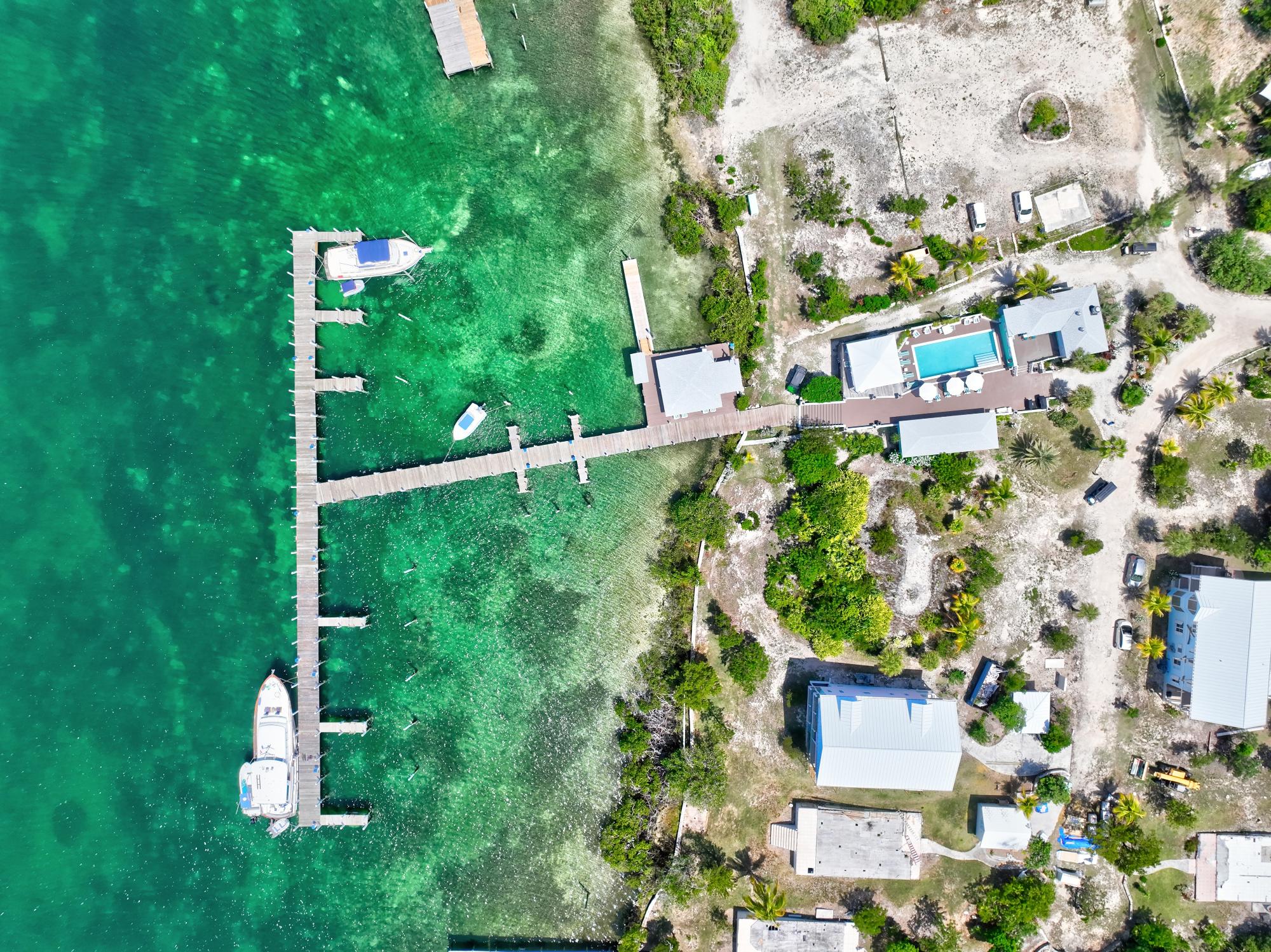 THE LEEWARD YACHT CLUB