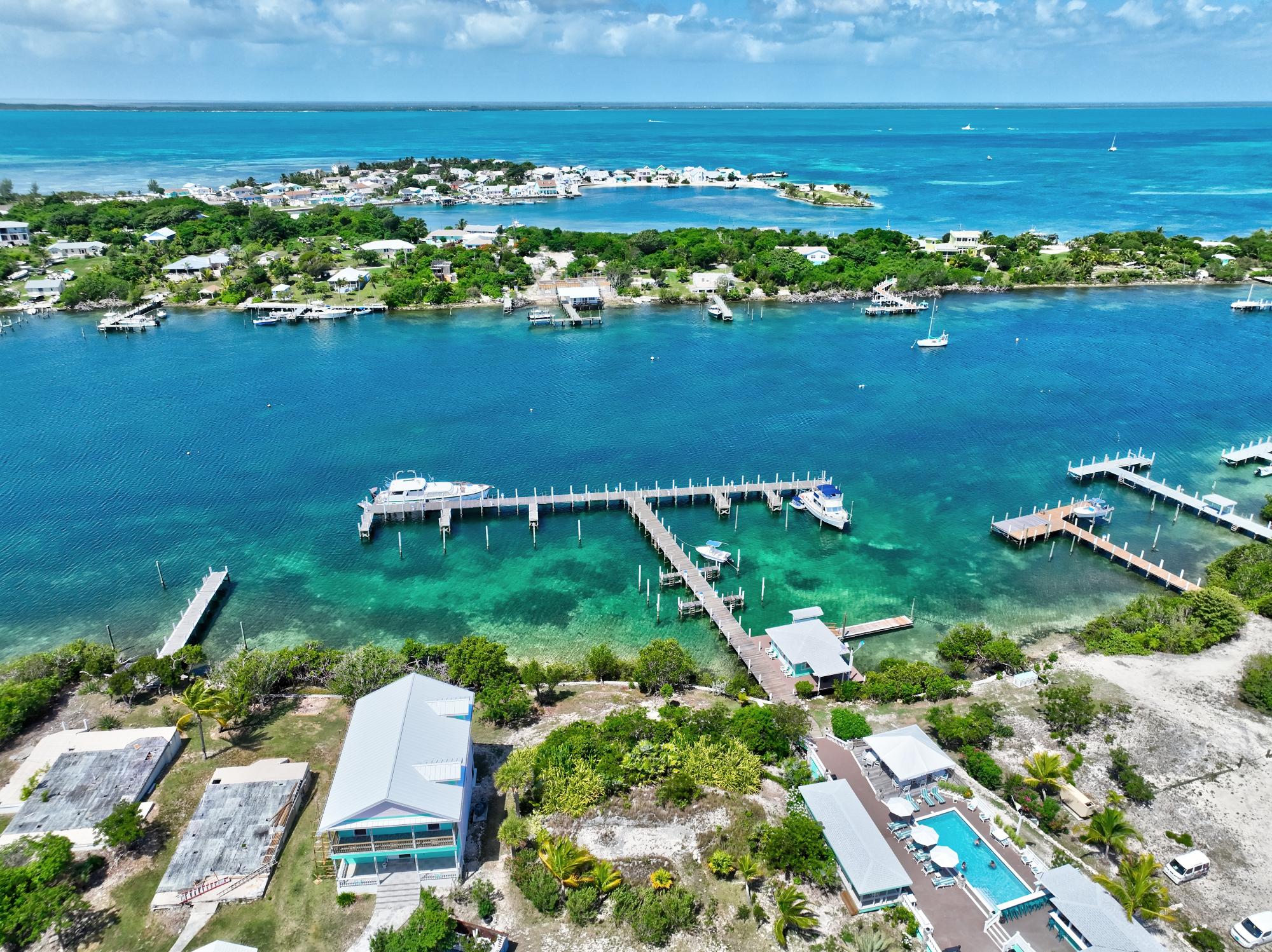 THE LEEWARD YACHT CLUB