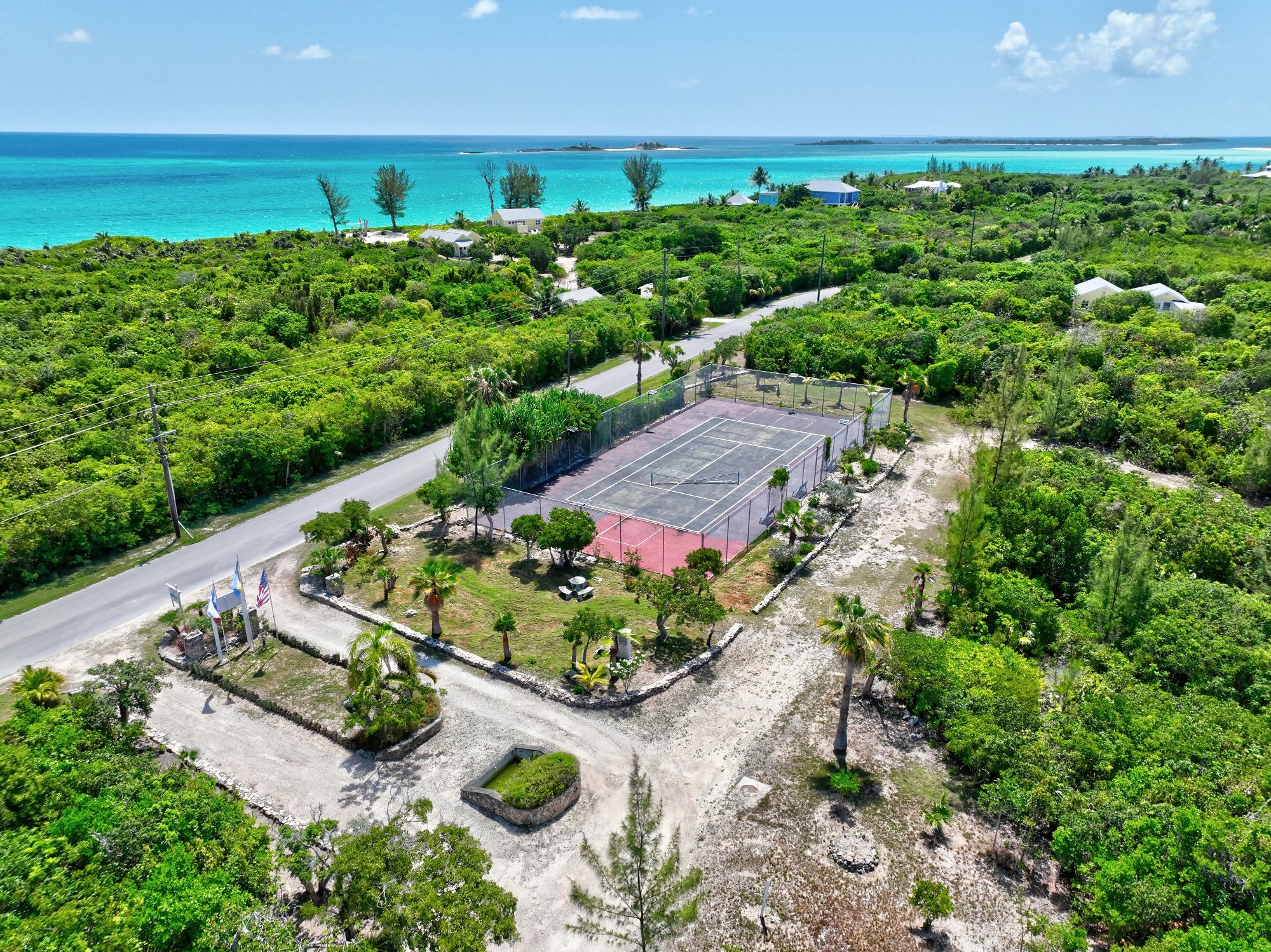 THE LEEWARD YACHT CLUB