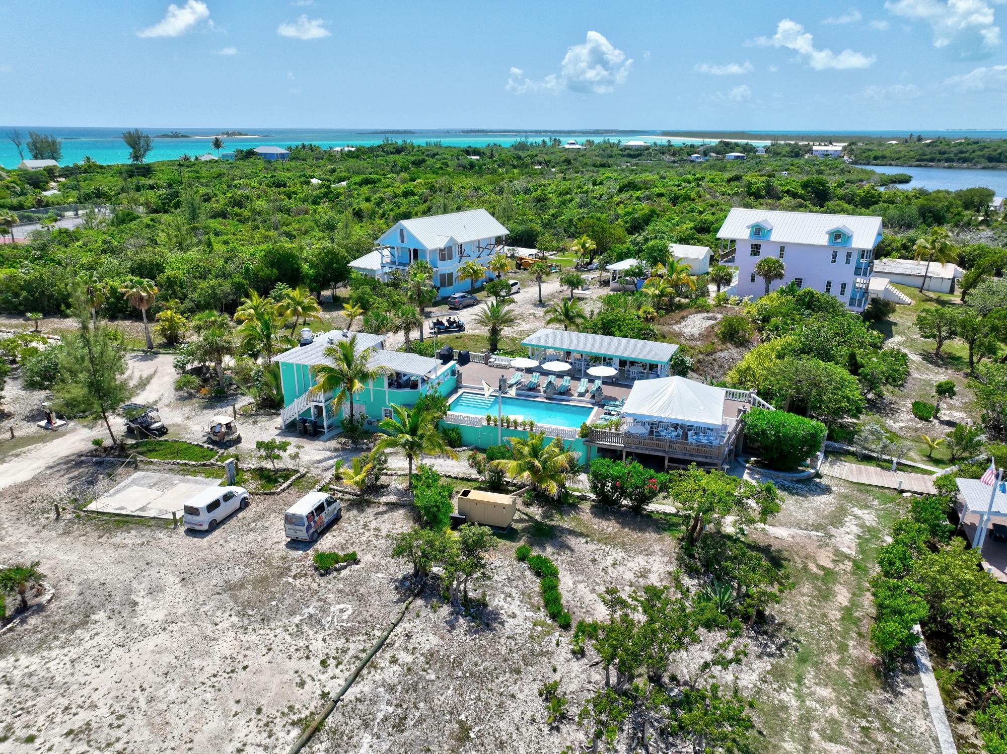 THE LEEWARD YACHT CLUB