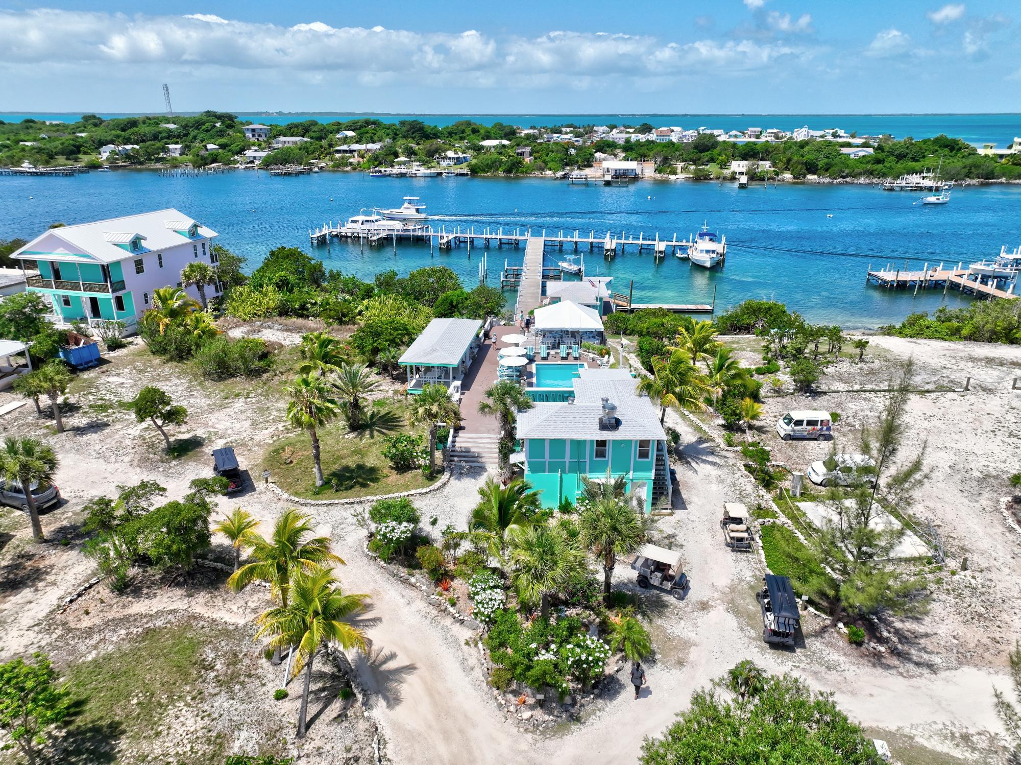 THE LEEWARD YACHT CLUB