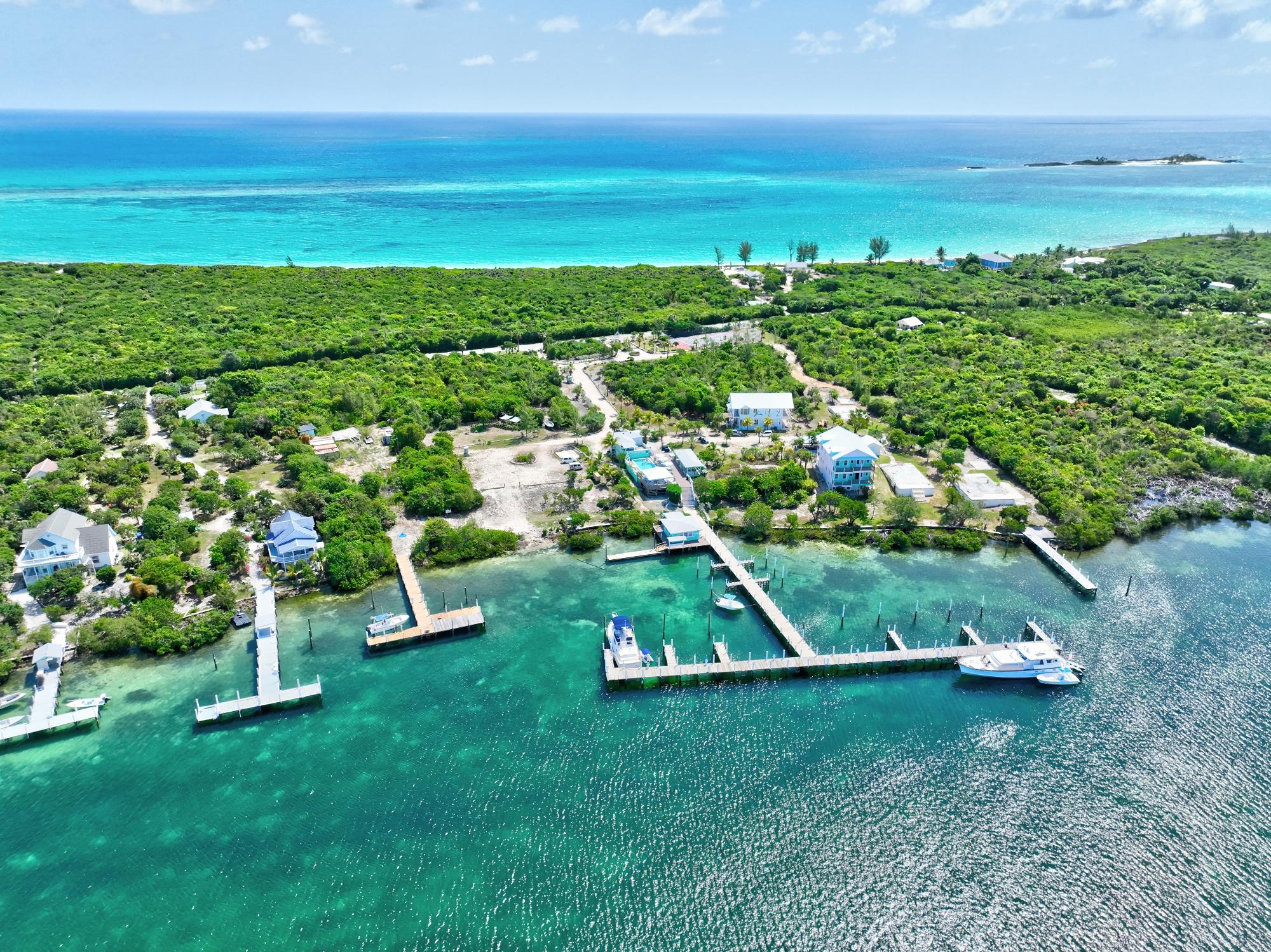 THE LEEWARD YACHT CLUB
