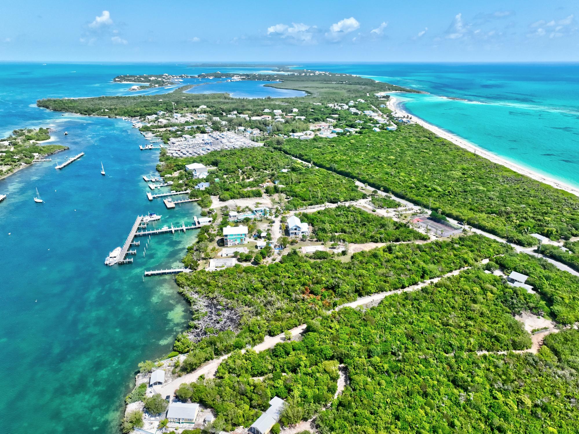 THE LEEWARD YACHT CLUB
