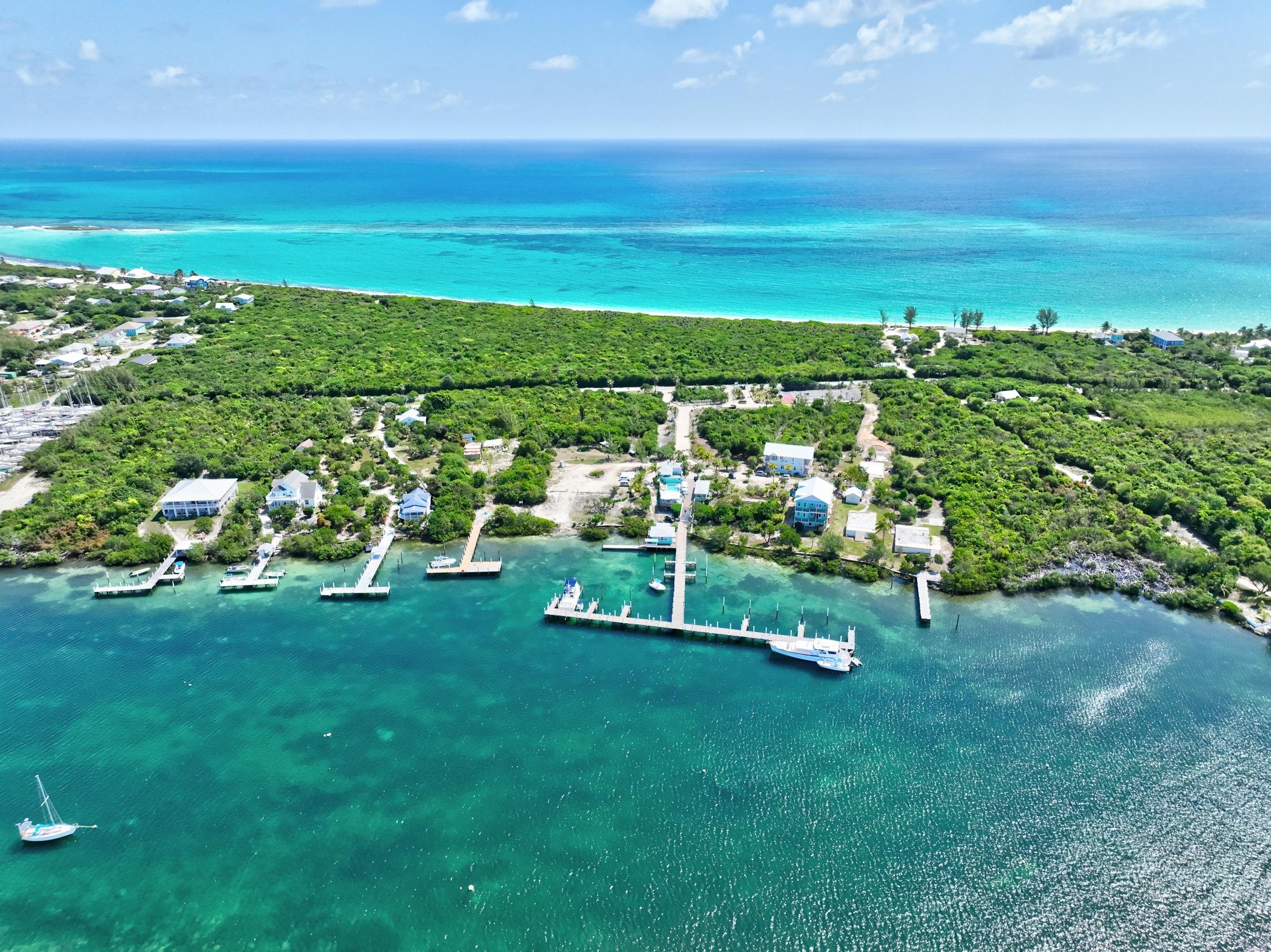 THE LEEWARD YACHT CLUB