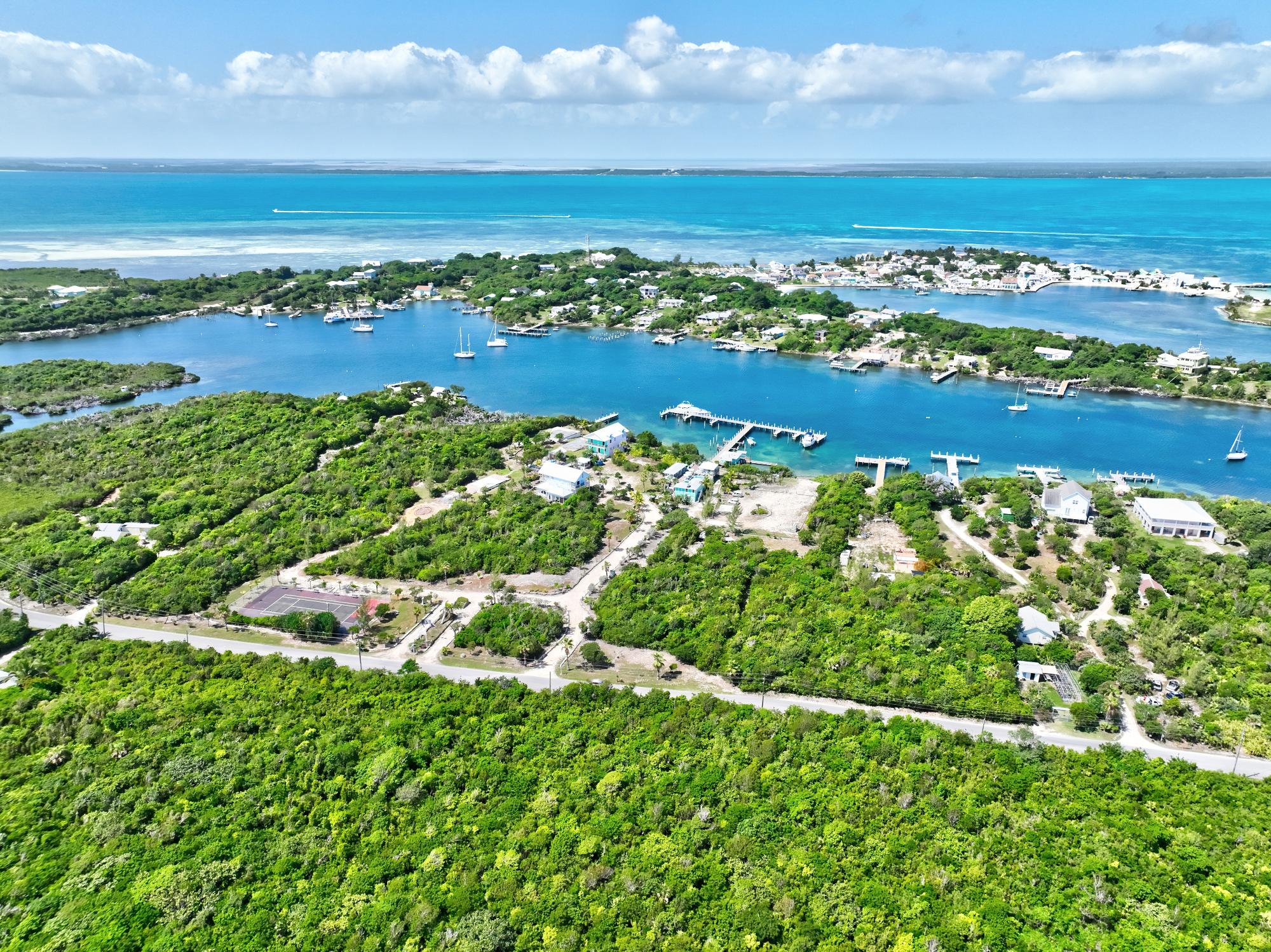 THE LEEWARD YACHT CLUB