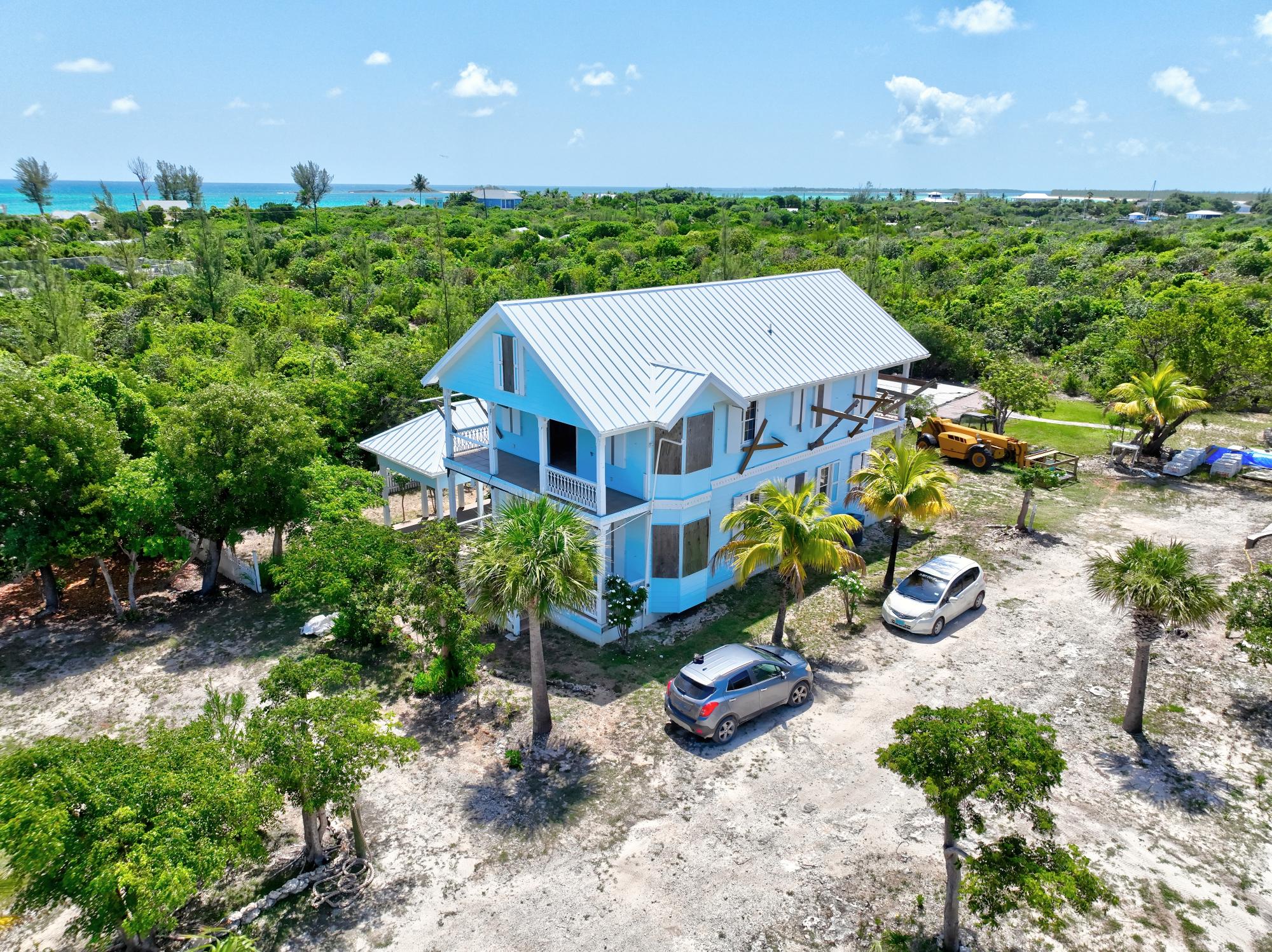THE LEEWARD YACHT CLUB