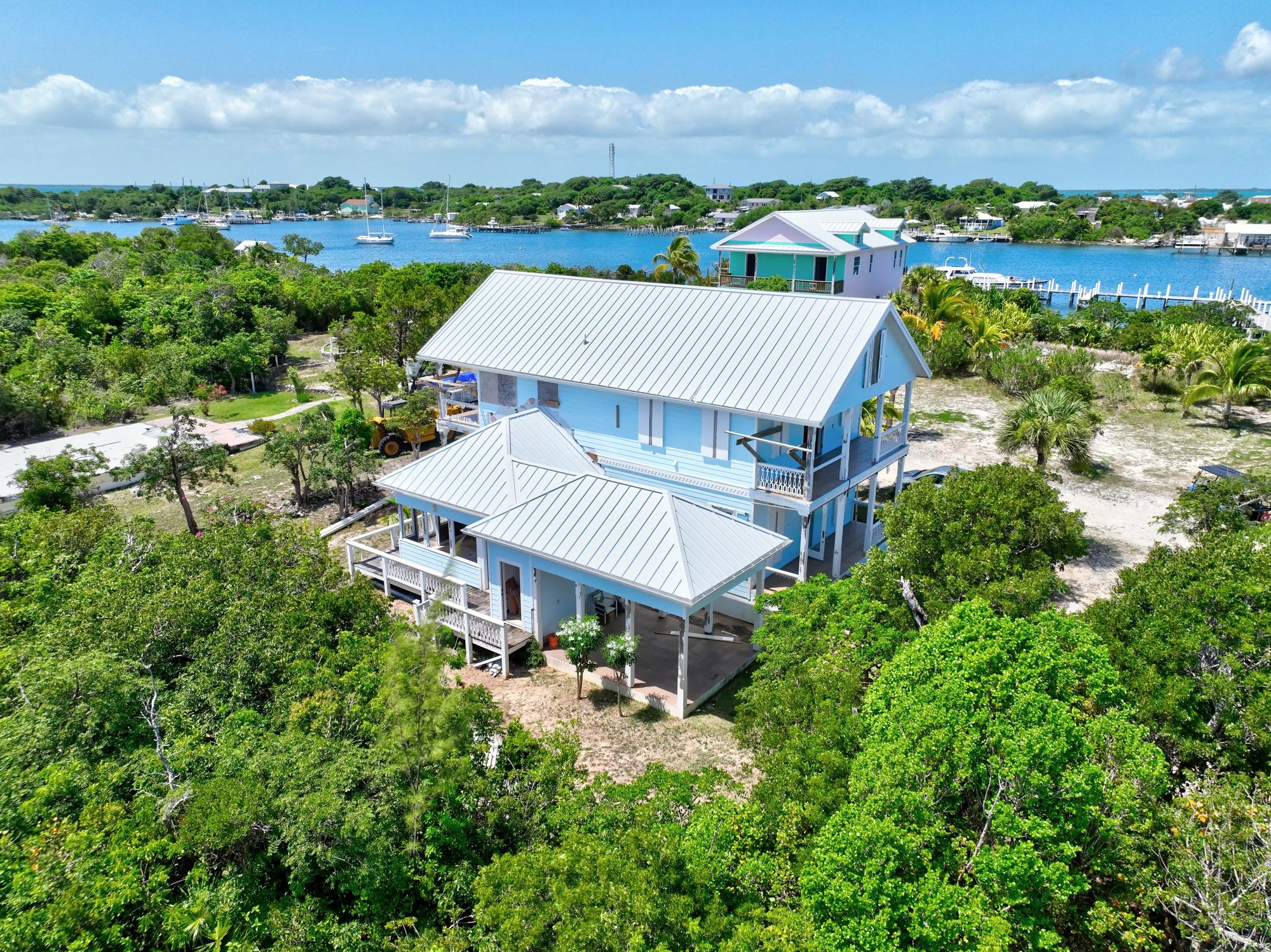 THE LEEWARD YACHT CLUB