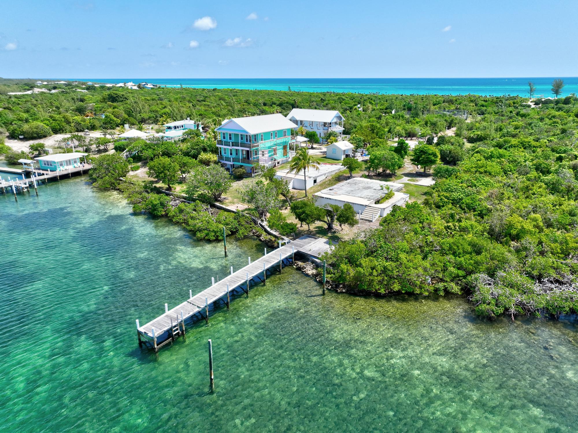 THE LEEWARD YACHT CLUB