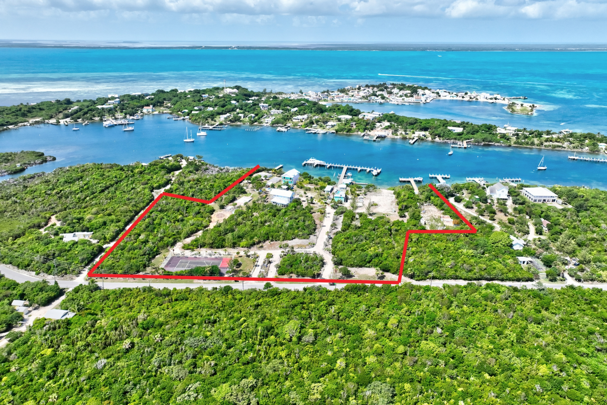 THE LEEWARD YACHT CLUB