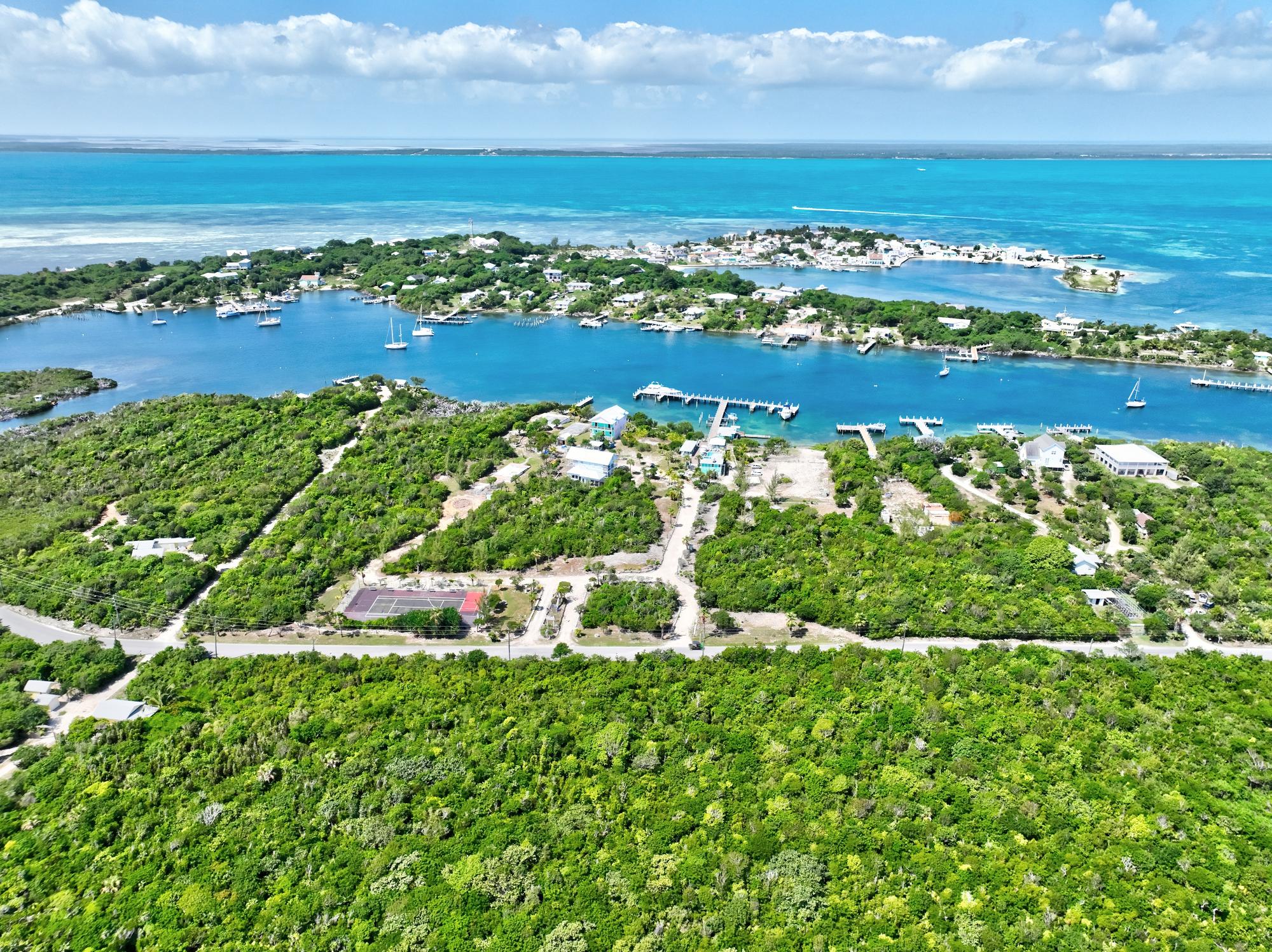 THE LEEWARD YACHT CLUB