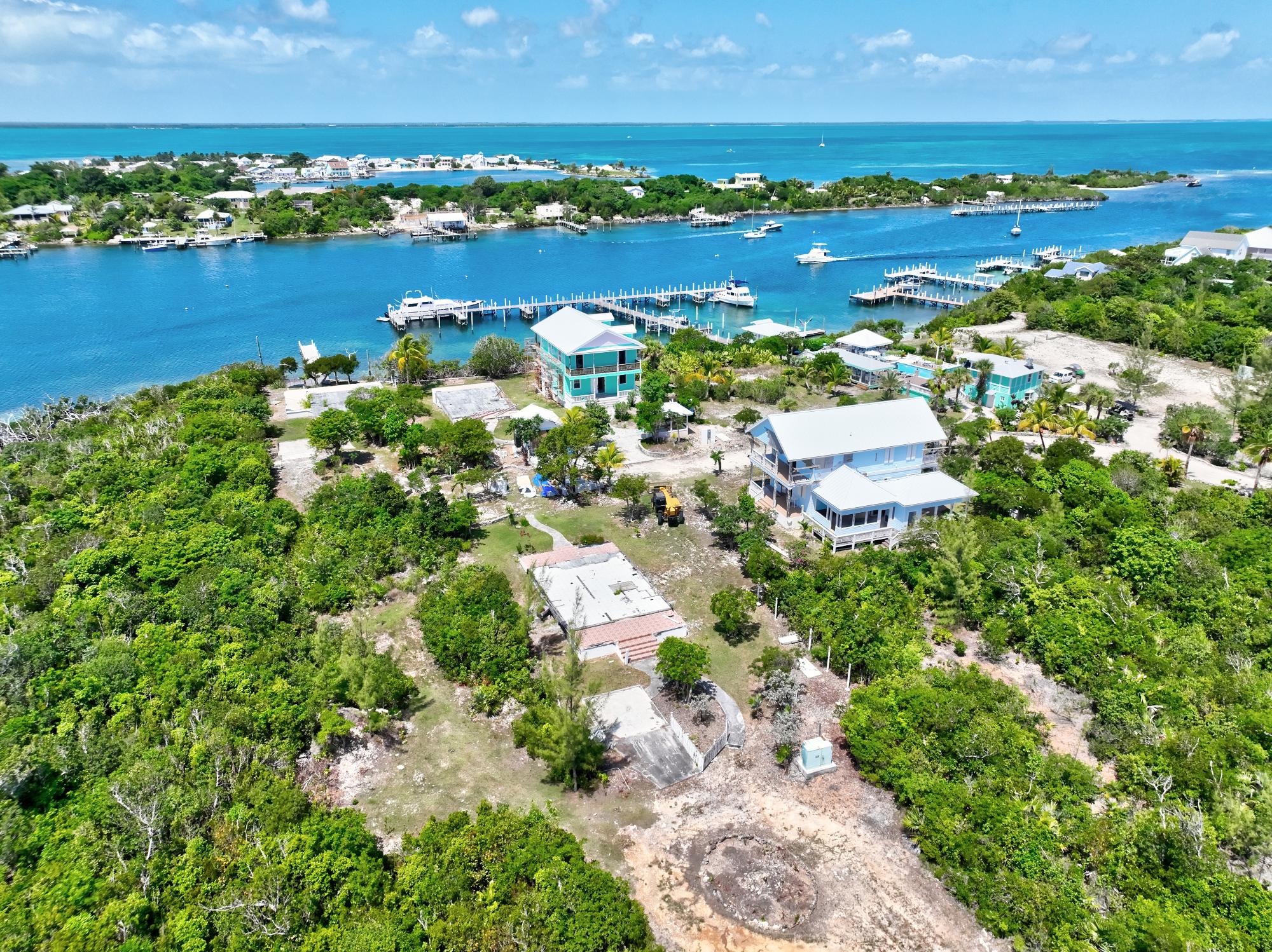 THE LEEWARD YACHT CLUB