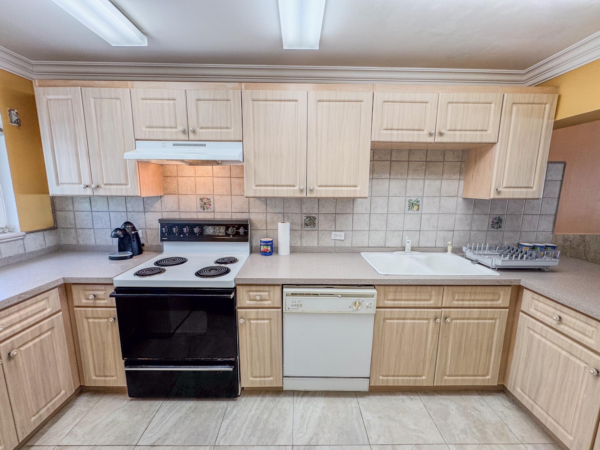 HARBOUR COLONY UNIT 6