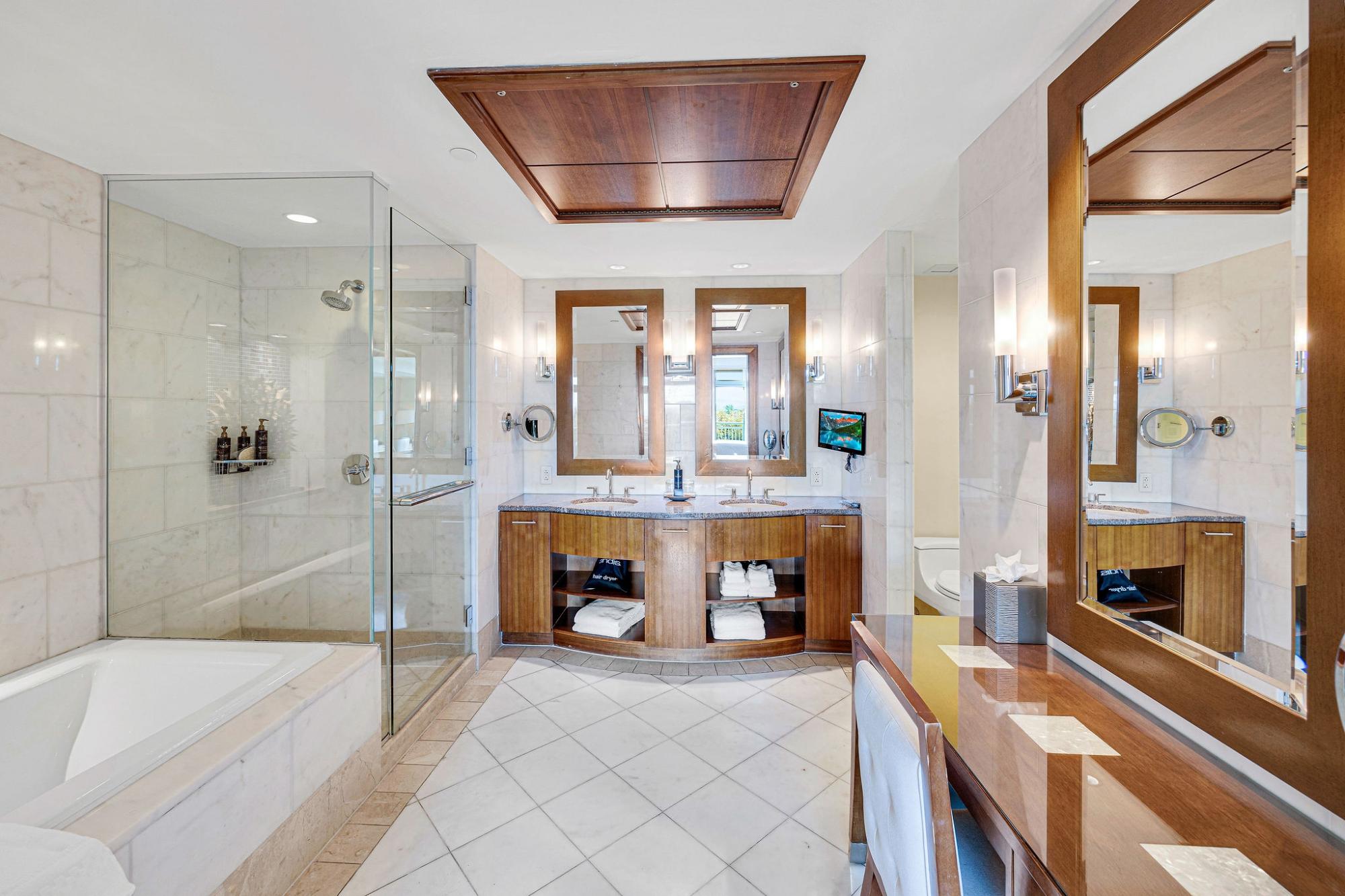 THE REEF, ATLANTIS Unit: 3-919