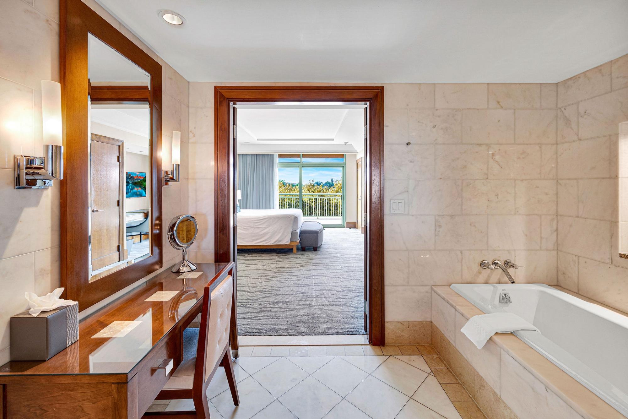 THE REEF, ATLANTIS Unit: 3-919