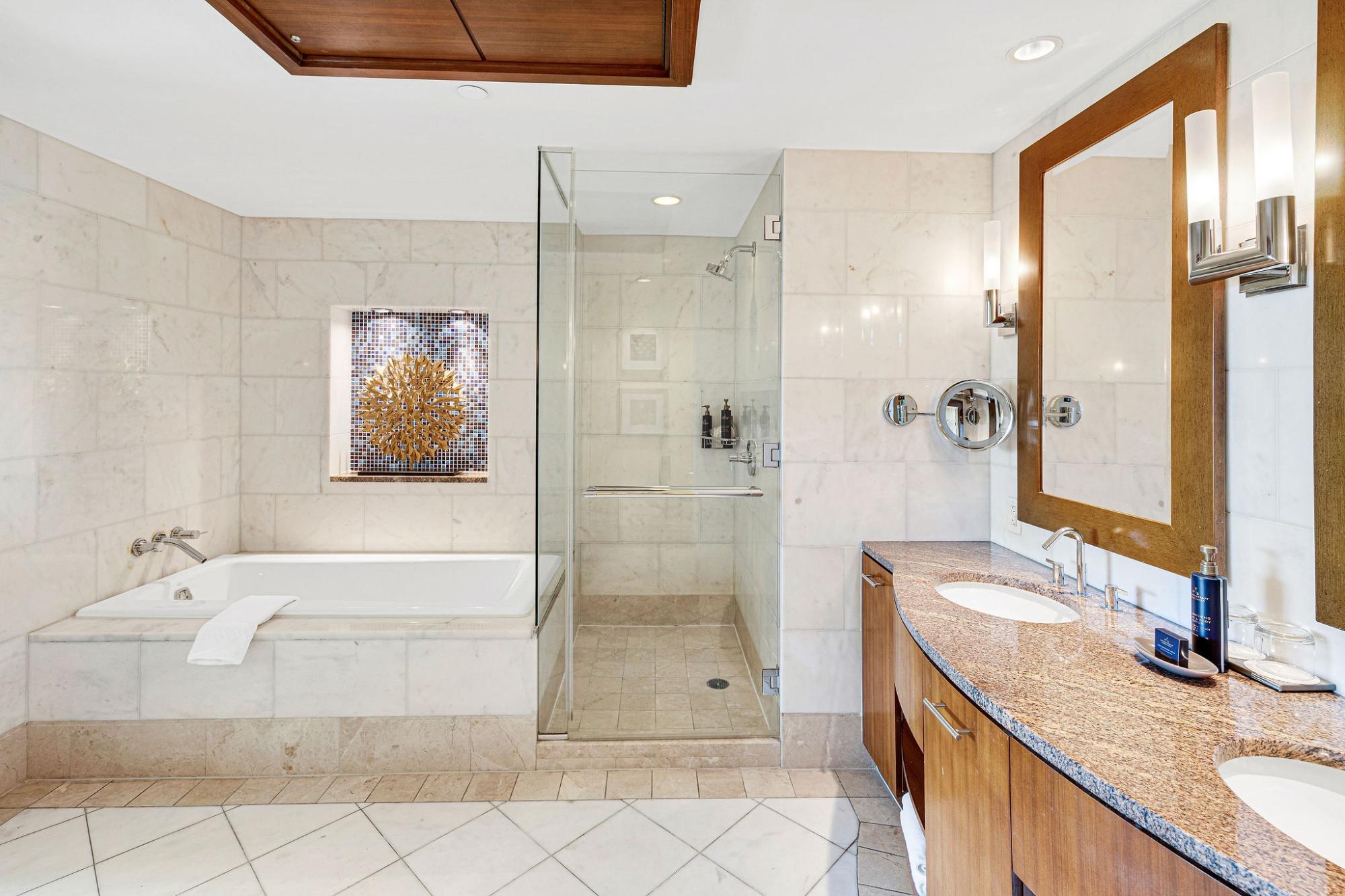 THE REEF, ATLANTIS Unit: 3-919