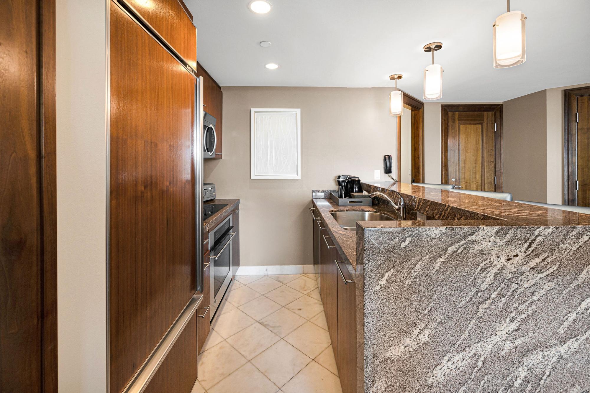 THE REEF, ATLANTIS Unit: 3-919