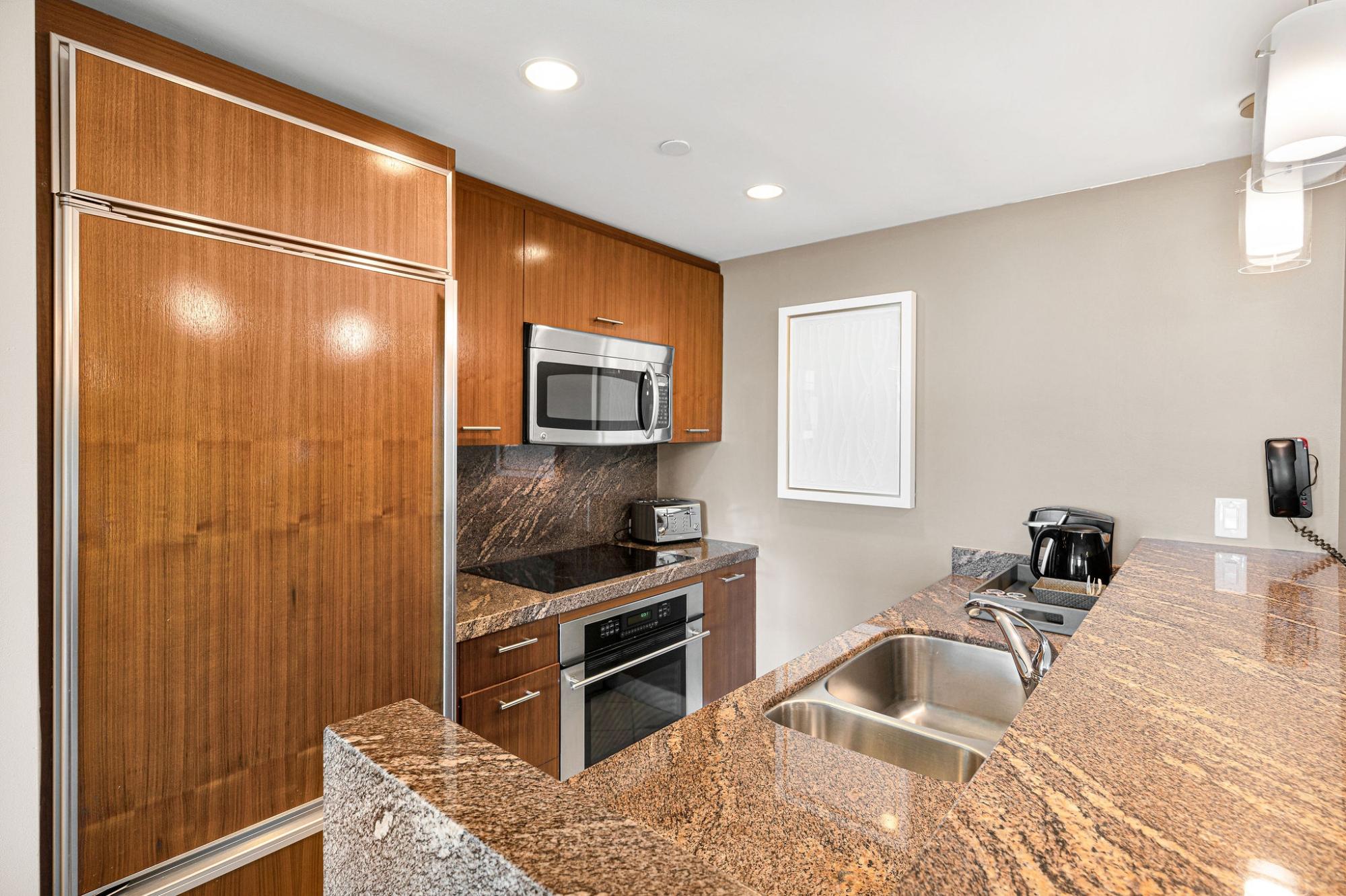 THE REEF, ATLANTIS Unit: 3-919