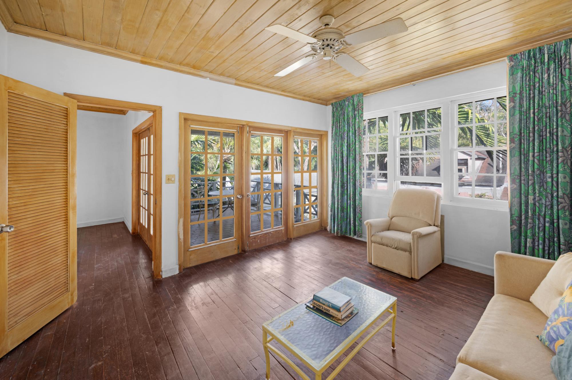 ETON AVENUE Unit: 18