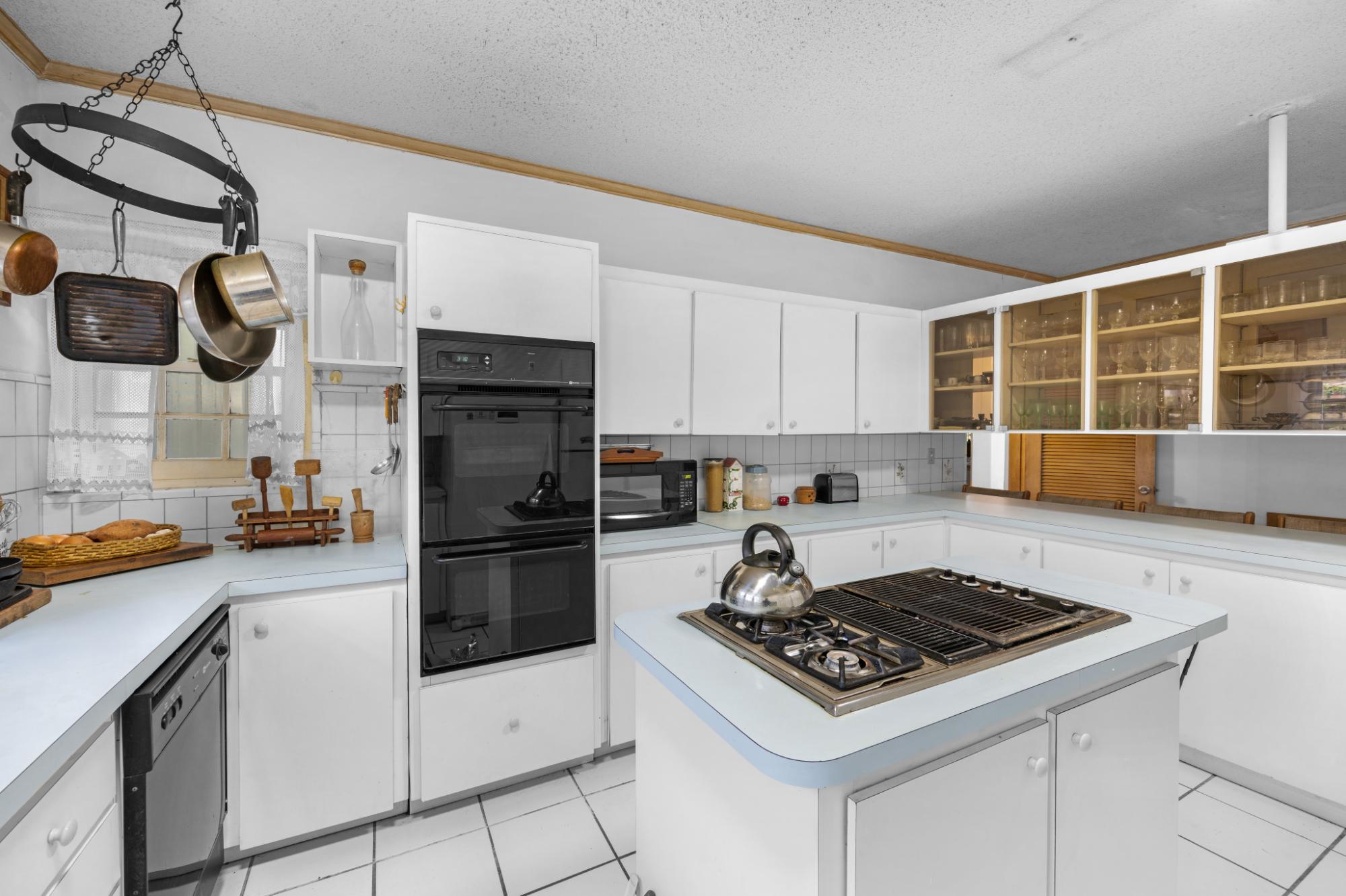 ETON AVENUE Unit: 18