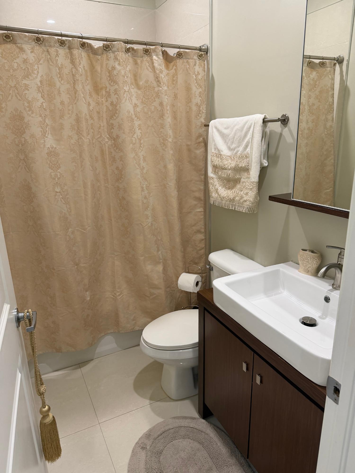 VENETIAN WEST Unit: 2001