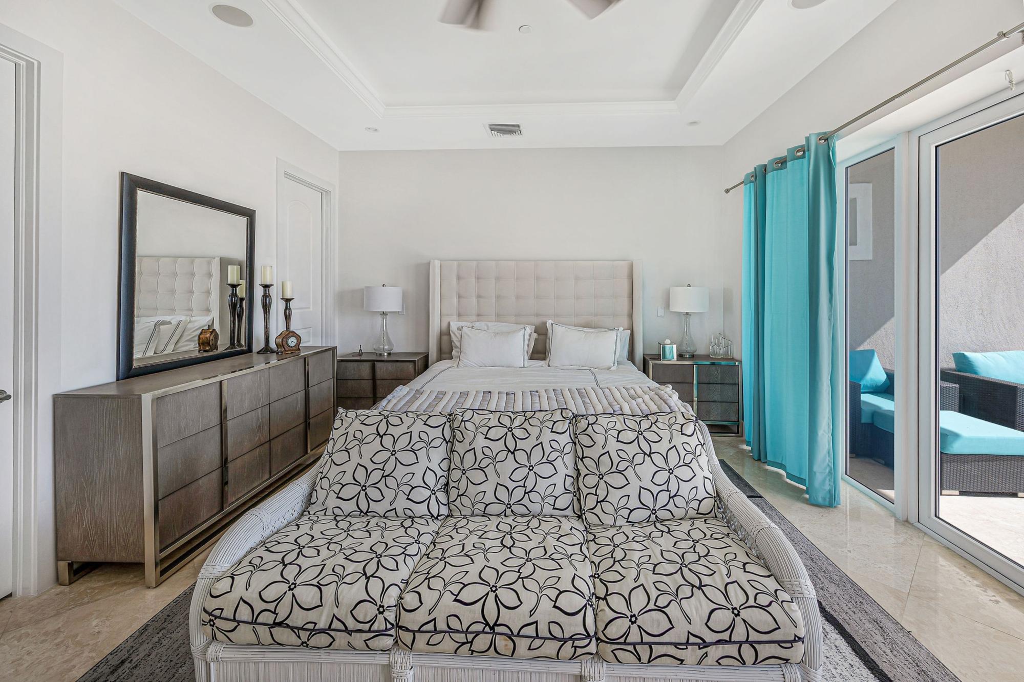 ONE OCEAN Unit: 605
